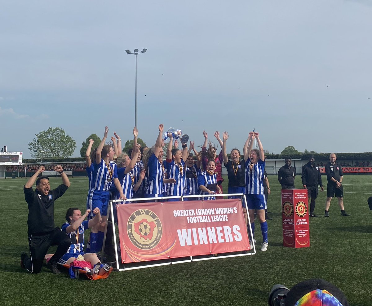 League Champions 🤝 Cup Champions 

<a href="/HanscombKaty/">Katy Hanscomb</a> an absolute legend of <a href="/Sportsbeat/">Sportsbeat</a> fame!

🏆 <a href="/ActoniansLFC/">Actonians WFC</a> 🏆