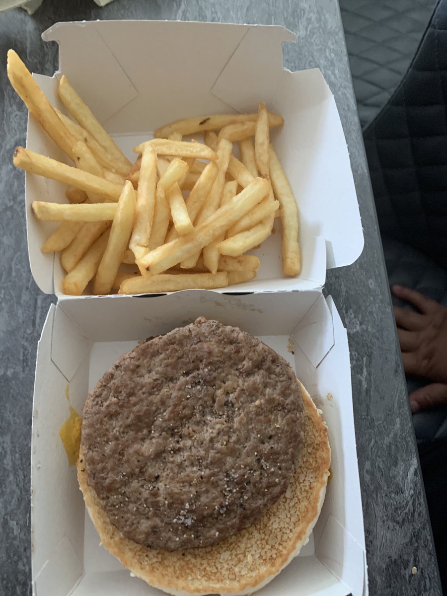 andrea tambs tweet media