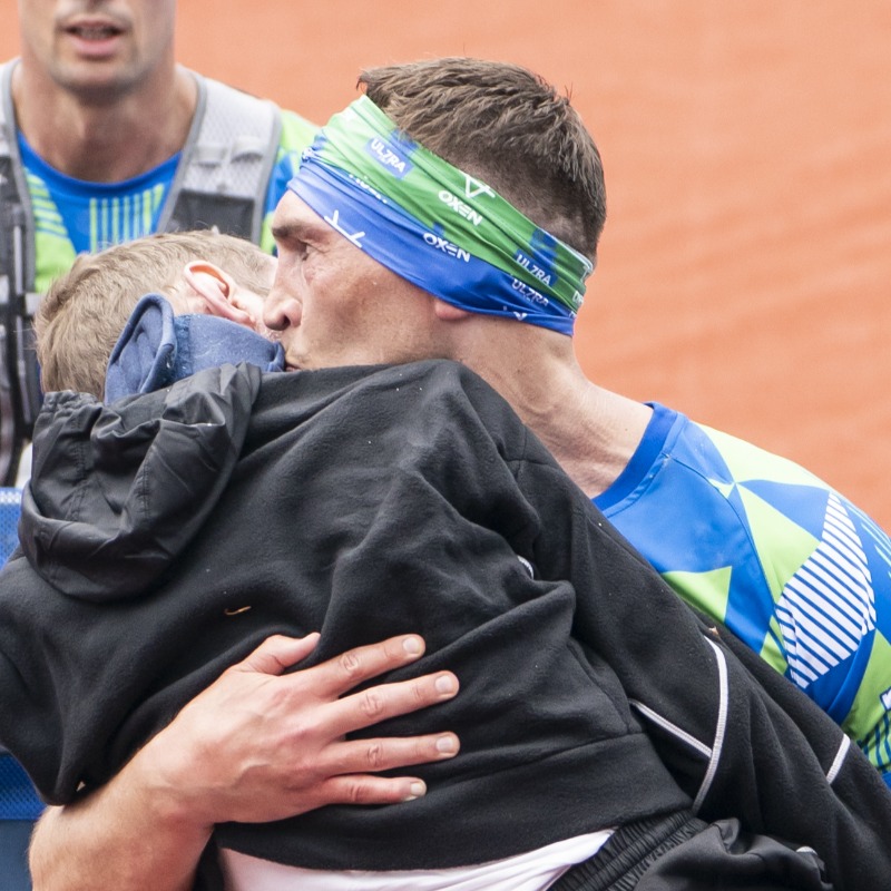 SkySportsNews's tweet photo. Kevin Sinfield emotionally carried his former Leeds Rhinos team-mate Rob Burrow over the finish line at the inaugural Rob Burrow Leeds Marathon, having pushed his friend around the 26.2 miles in his wheelchair.