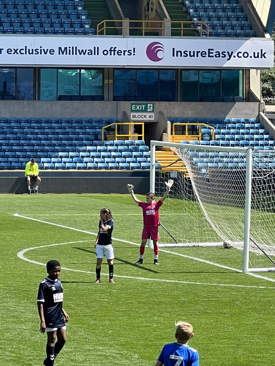 Mikecowley25's tweet photo. Great day and performance playing in the hallow turf π¦good win and solid saves π @MillwallAcademy vs @AFCWAcademy been a great season and hopefully roll on next season π§€@Defiancegloves #keeper #hardworkpaysoff #millwall #afcwimbledon #U11 #littlebart #gkunion #CC1 https://t.co/FpmktcNLGl