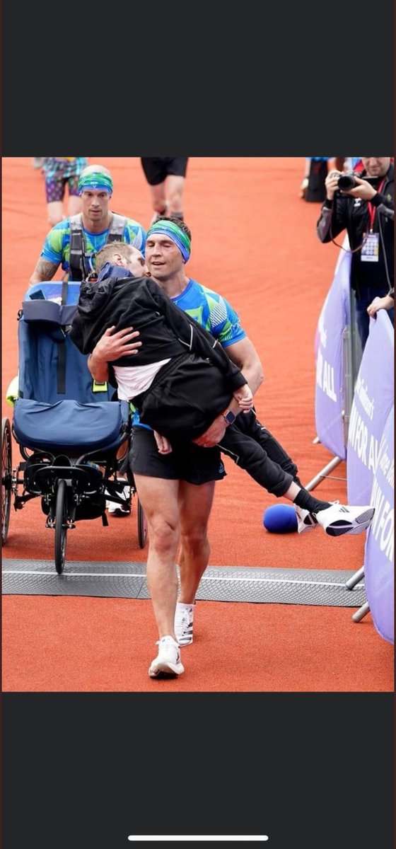 iain_gorry's tweet photo. This picture, This Fucking Picture says it all......What a human #BemorelikeKev xx https://t.co/8Hk9iIlGZt