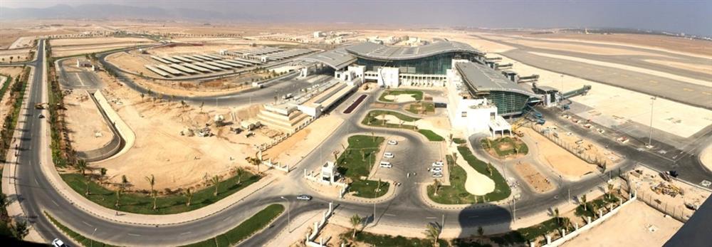 Oman_biz's tweet photo. Oman Airports unveils 5-year roadmap for strategic growth https://t.co/7Da884vYJr @OmanAirports @omanair @mtcitoman @Oman_OIA @OMANSATS #AirportCity #LogisticsGate #FixedBaseOperator #Privatization #Oman https://t.co/fPUKDSeQIr