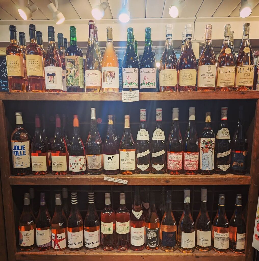 GentilesWS's tweet photo. Come to Mama! ❤️ Celebrate Mom and the incredible women in your life with some wine on this beautiful day. 🌹🥂 Happy Mother's Day! (Also. Hi Mom! I love you! - Bobby ❤️) https://t.co/RFSospCMkC https://t.co/qxa8yKNodL