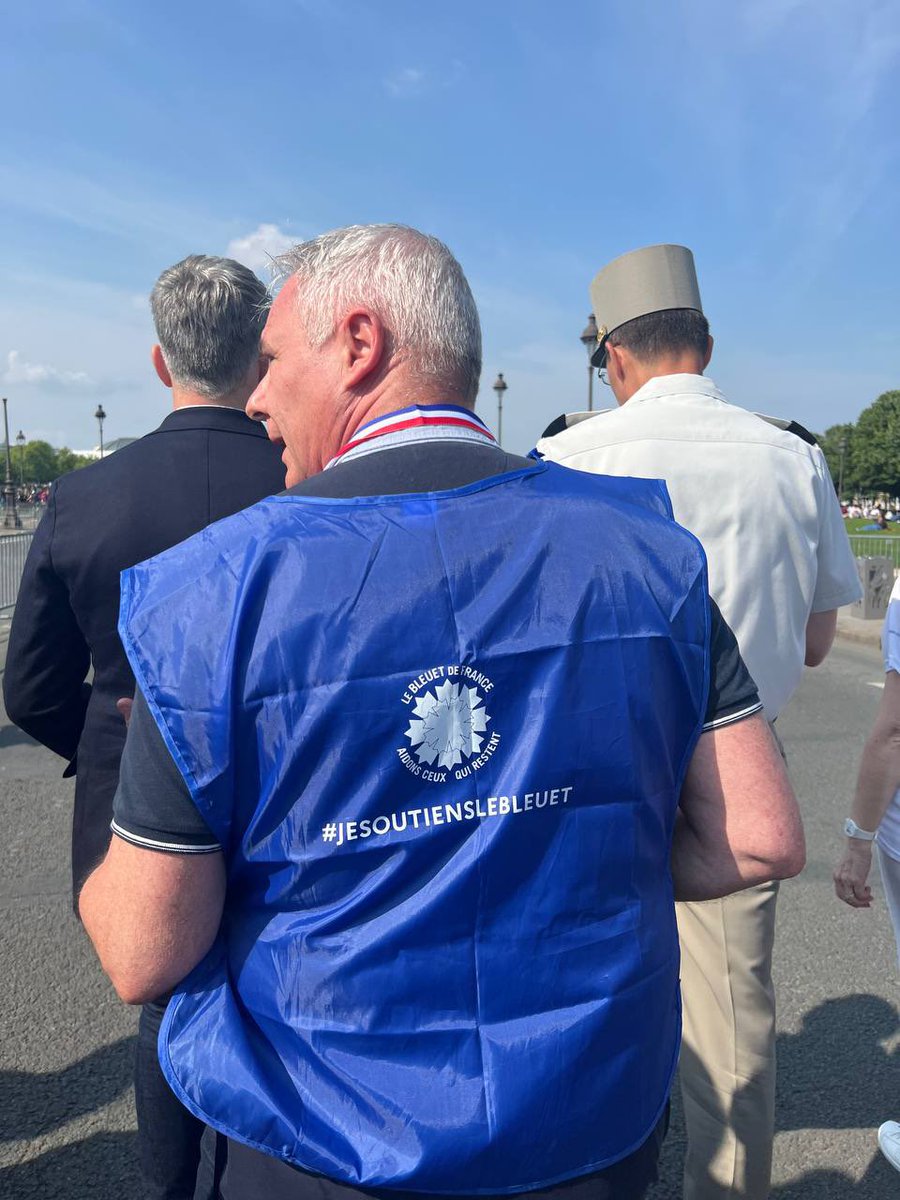 JCCOMBE's tweet photo. Très heureux d’avoir participé à la marche solidaire organisée par le @Gouv_mili_Paris au profit du @BleuetFrance.

Soutenir les actions d’aide aux blessés, aux familles endeuillées des armées et aux victimes du terrorisme, ça nous concerne tous.

Merci à tous les participants.👏🏼 https://t.co/EH4zEN9zTj