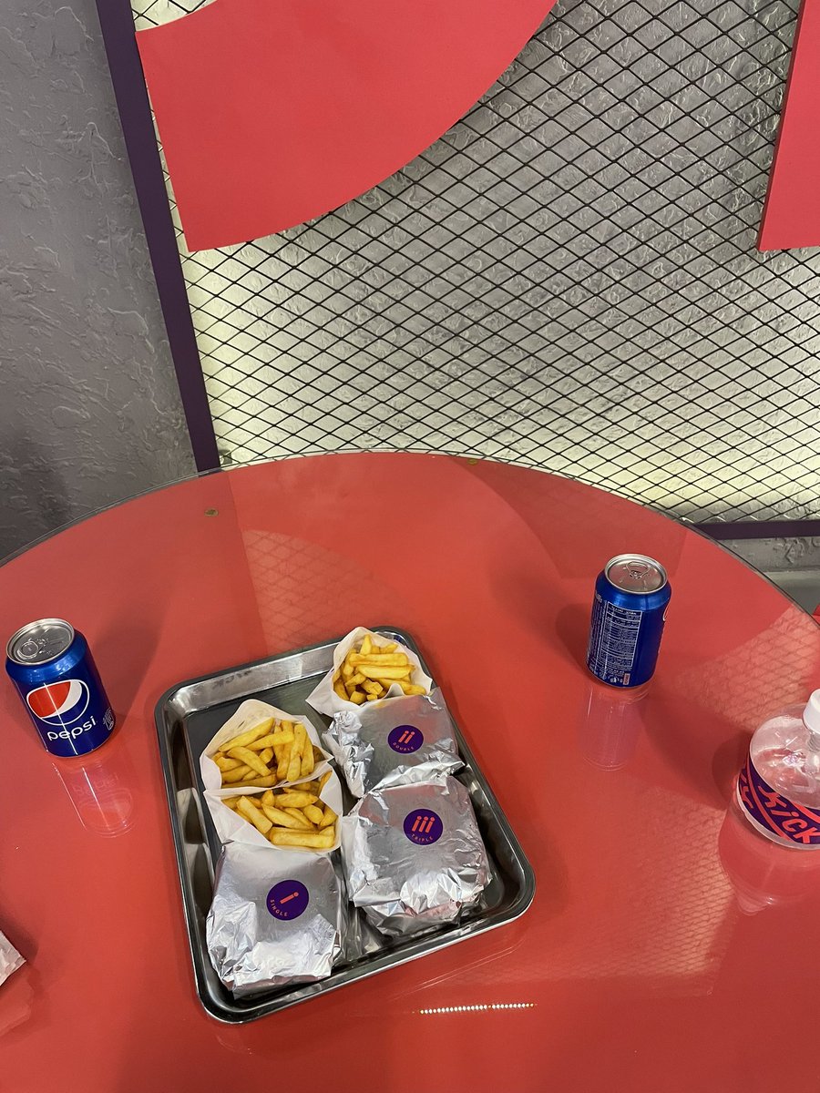 آنِسـة جودّ 🍁. tweet media