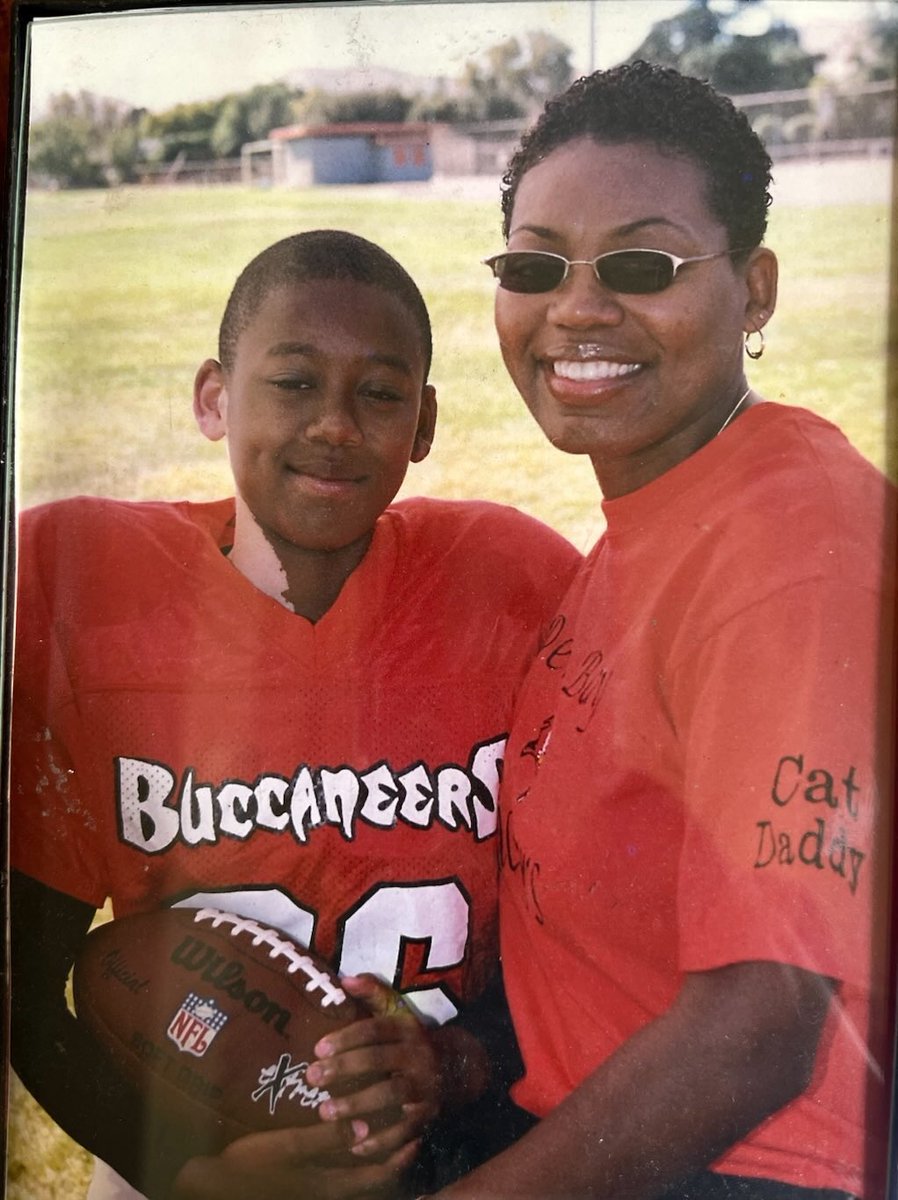 Predators_AF1's tweet photo. From the Front Office to the Players we would like to wish all the Moms a very Happy Mother’s Day! #PredatorNation https://t.co/LfTDGMkCJP