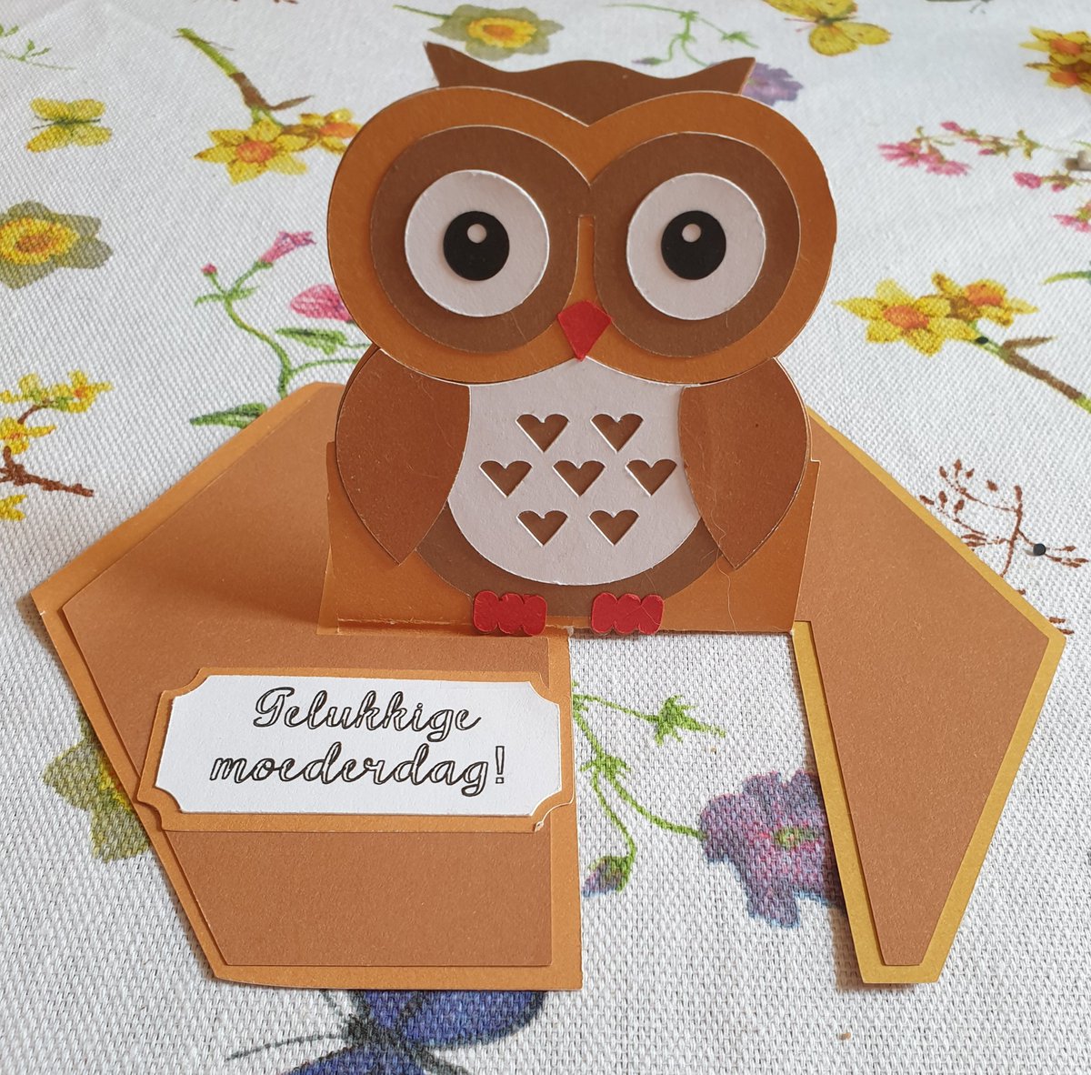 My mom loves owls, so I made her this card for Mother's Day. 😃🦉 #handmadecard #crafts