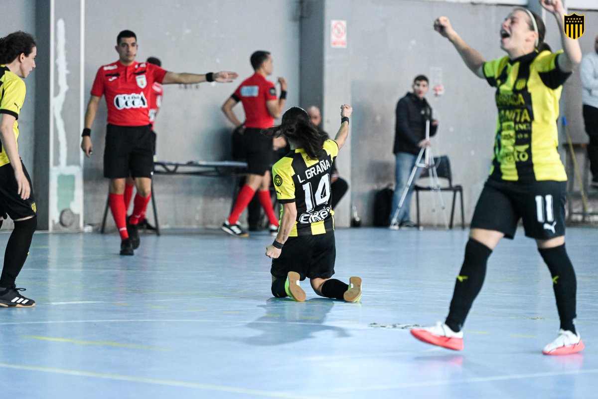 ¡Un clásico aurinegro! #Peñarol le ganó 3-1 a Nacional en Fútbol Sala Femenino  

👏🏻👏🏻👏🏻 ⁦@salacapfem⁩