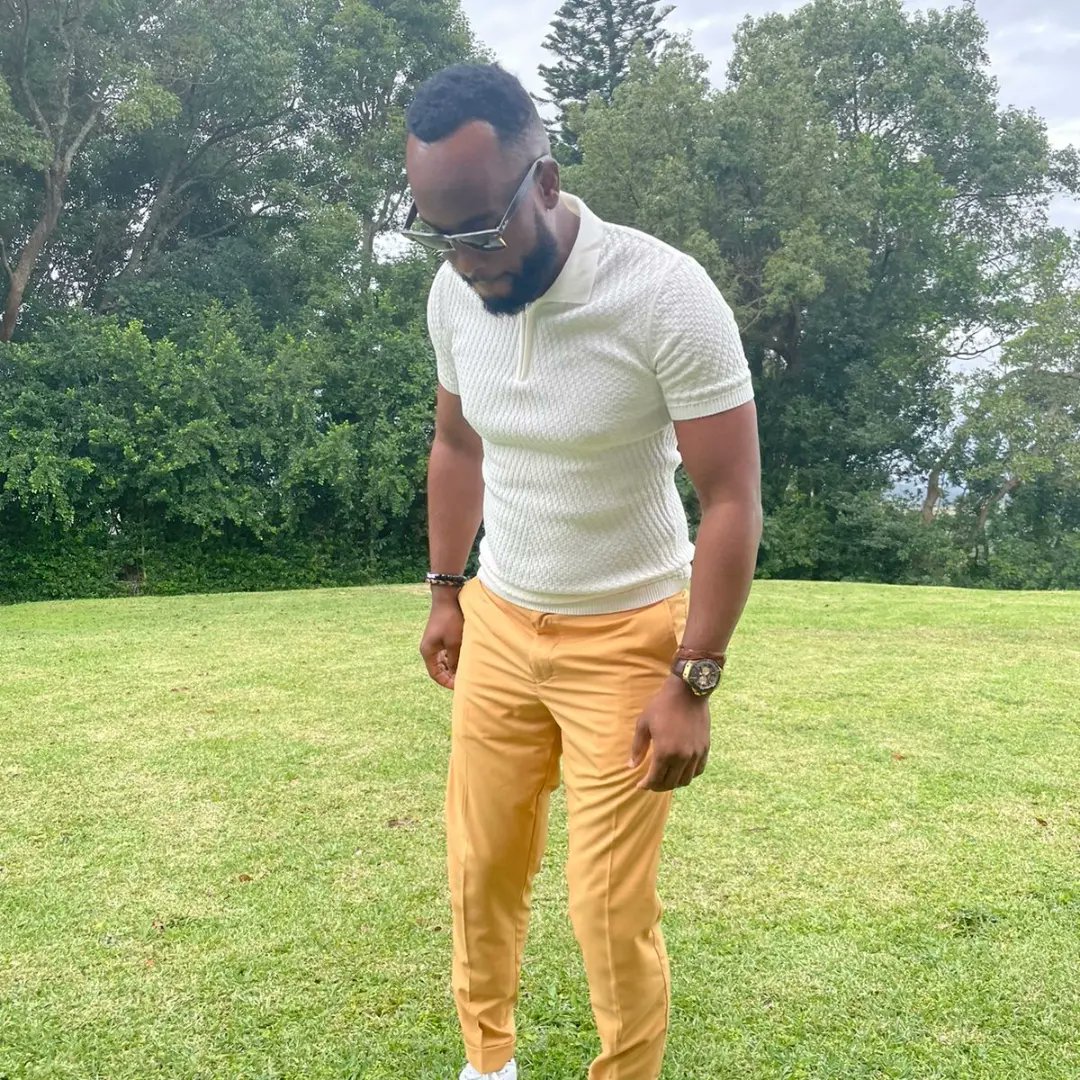 SekzaSA's tweet image. Banana look 🍌 #style #fashion #colercode #semiformal #creative #djsekza #suit&amp;amp;takkies #golftees