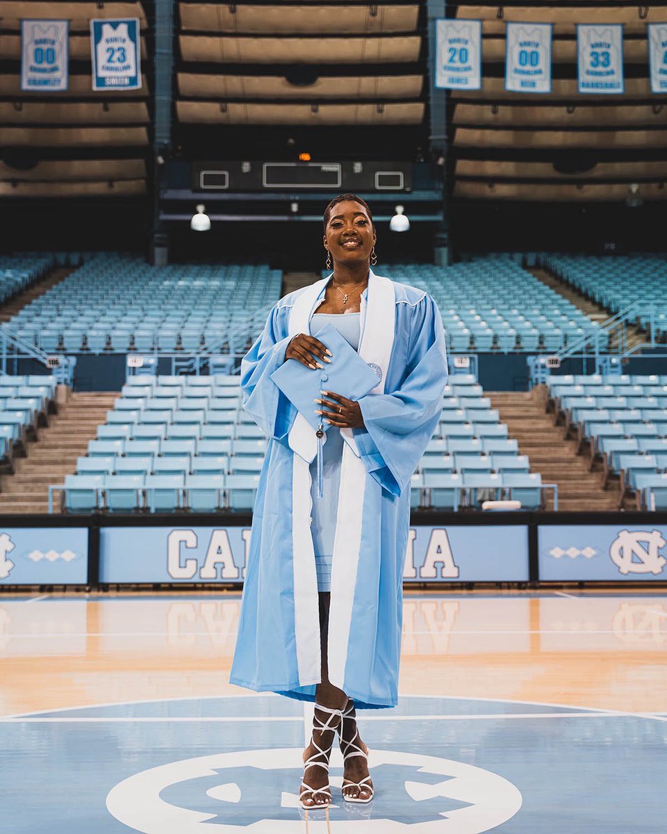 uncwbb's tweet photo. Congrats to all the grads celebrating today, with extra ๐ for our 2. Weโre so proud of you, @arielvyoung13 and @Onlymaluu! ๐๐ซถ
#GoHeels | #JordanClass | #UNC23 https://t.co/lofXOKJq6z