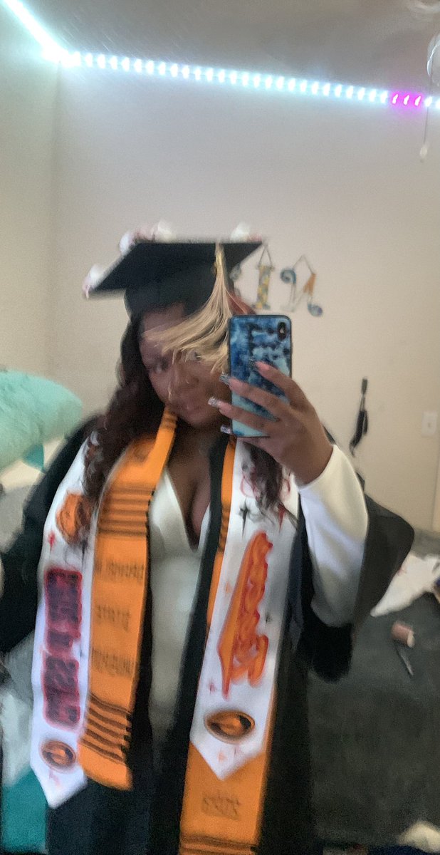 NaturalNise's tweet photo. Joining the 2% of black women in tech real soon. Graduated with a B.S. in Computer Information Systems. Talk to me nice !🎓💛 https://t.co/RhIQT3swZE