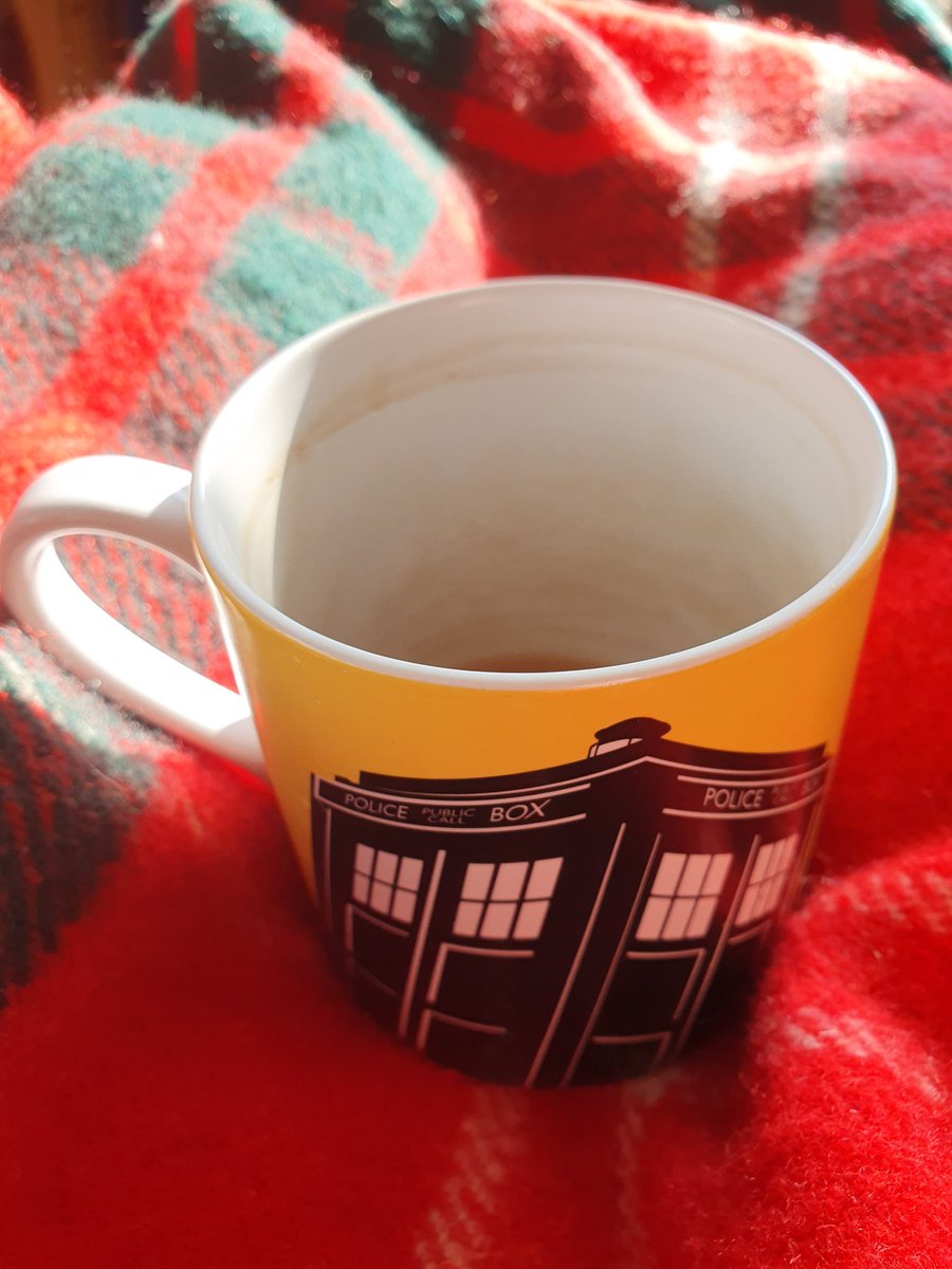 LilNic000's tweet photo. Forgot to wear blue. Didn't manage to find the cake. Only got out of bed well into the afternoon. But I've just about got my cup of tea for #BlueSunday .

Wishing you all the best, fellow #pwME.

#BlueSunday2023 #TeaPartyForME #GoBlueForME #MEAwarenessMonth https://t.co/ZYLdVdlltO