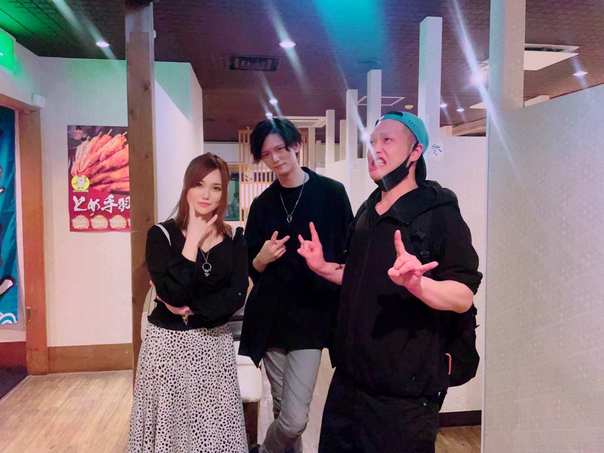 なんとなく九州に初めて上陸してたんですが
誕生日の夜は何度も対バンしたASURAのM君とカエさんと合流して久々に飲んでます（進行形）

酒クズ同士最高の最終日笑

#Octaviagrace
#ASURA