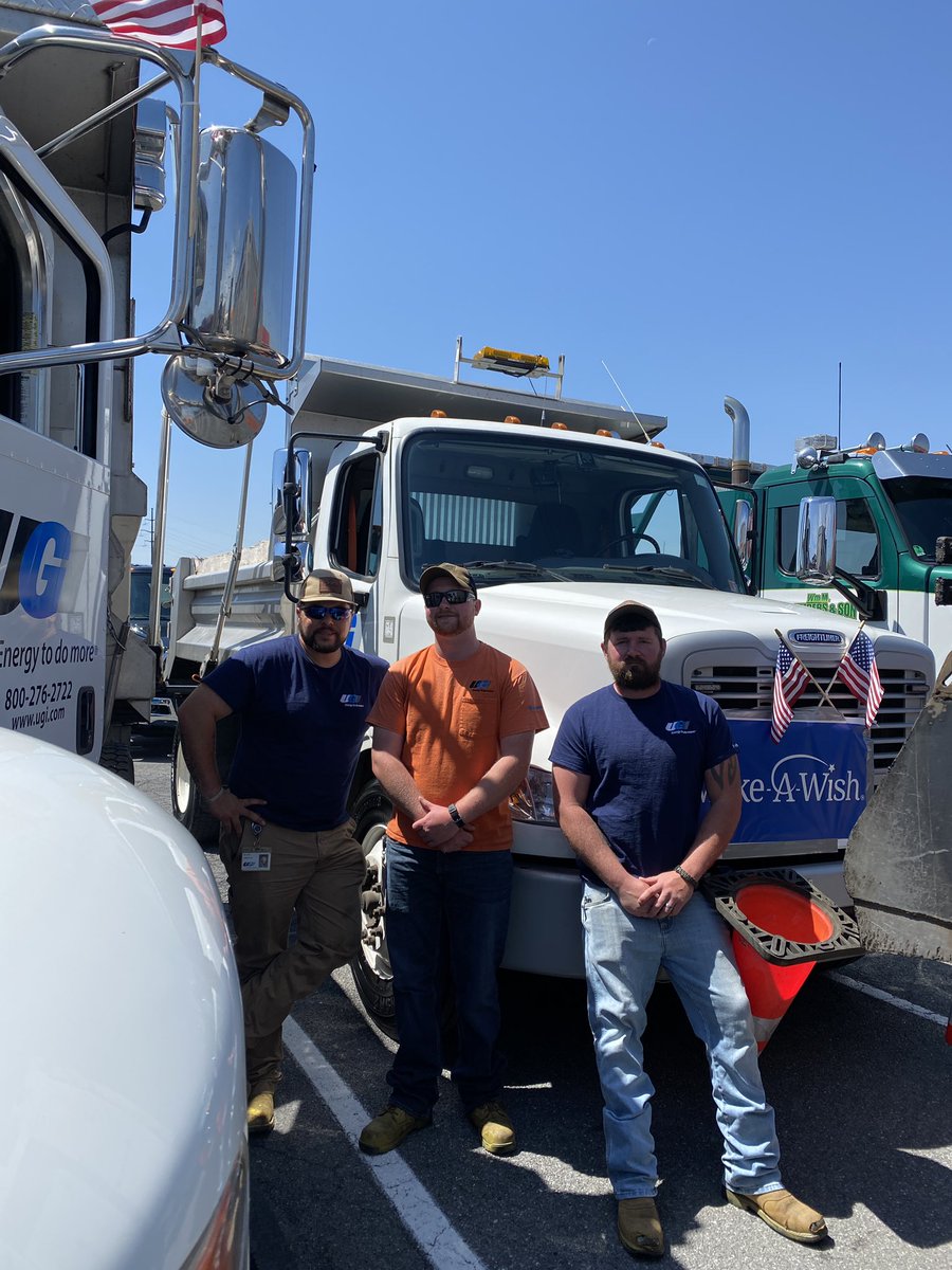 UgiBrooke's tweet photo. @UGI_Utilities is out in the community this beautiful afternoon supporting the @MakeAWishPAWV Mother’s Day Truck Convoy. https://t.co/pcTfU8kSkH