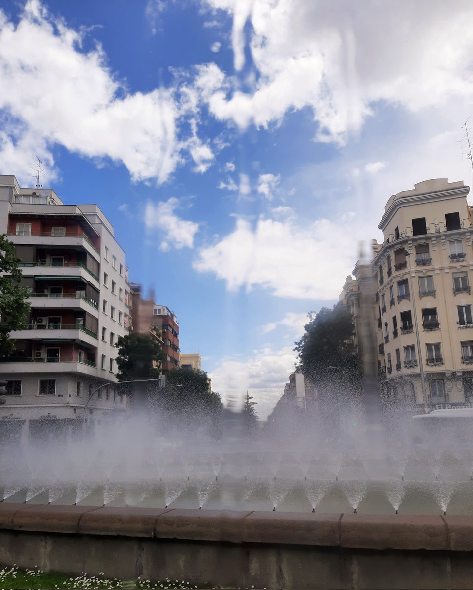 celesgalan64's tweet photo. #calleEmbajadores
#Madrid
#desdeelbus 🚌 https://t.co/G7Dnc86JPw