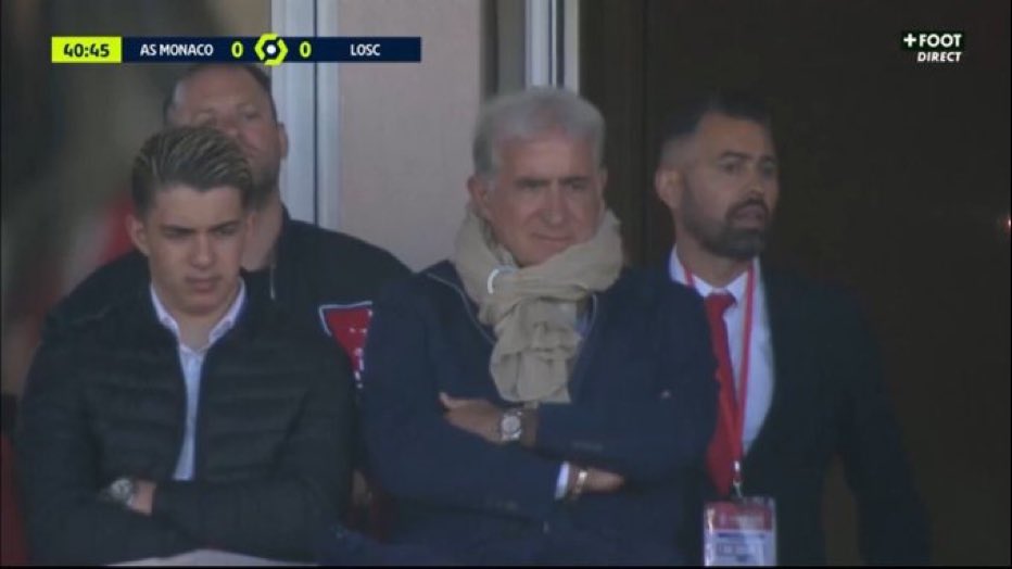 rvdu42's tweet photo. Le président et actionnaire de Monaco … euh non celui de #saintetienne #ASSE #allezlesverts Cela fait combien de temps qu’il n’a pas mis un pied chez nous au pays du gaga ? #Forez #Romeyer #Caiazzo https://t.co/CxNJVkwcVT
