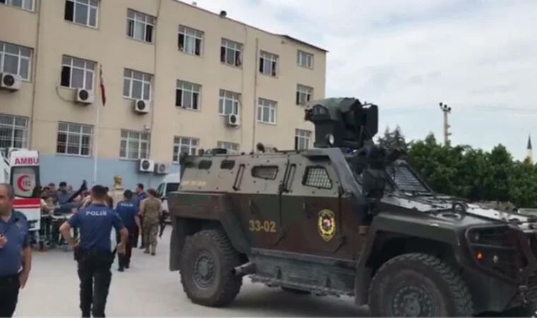 Mersin'de oy sayımı sırasında çıkan kavgada 3 kişi bıçaklanarak yaralandı.