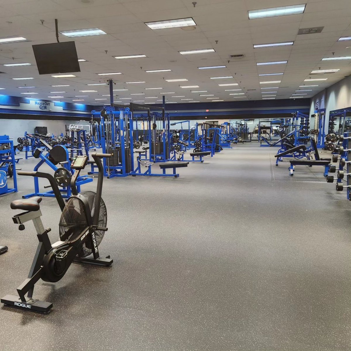 bergs0824's tweet photo. Gym to myself in Tennessee. https://t.co/RNUxkjQE0x