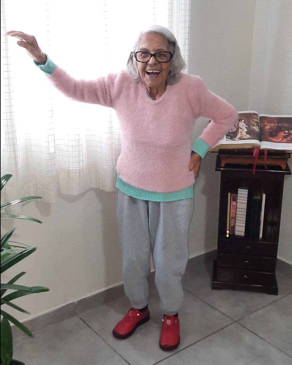Madapackness's tweet photo. Feliz dia para as mamães, a minha menina centenária, 102 aninhos! https://t.co/4DlSCMhuxb