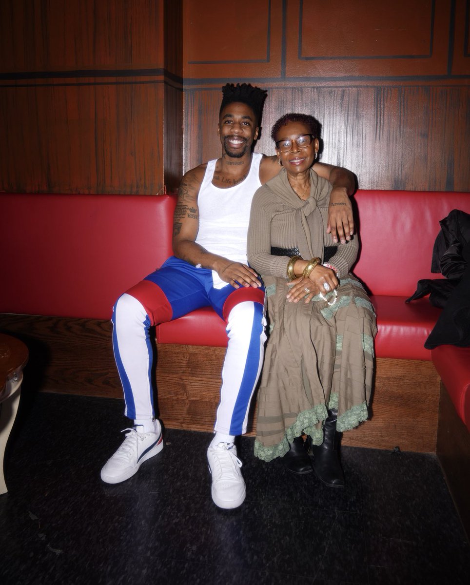 thatsdax's tweet photo. Happy Mothers Day🙏🏾♥️ Thank you mom and thank you to all the mothers out there. You are appreciated! https://t.co/OCoUemAtq0