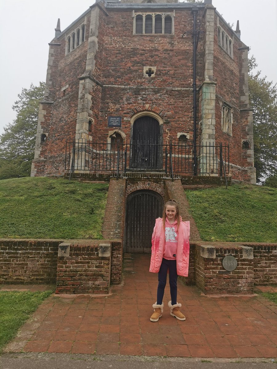 Jadewedge211's tweet photo. Poppymae went for a walk this morning  because there was no park run 🚶‍♀️and been reading her new book  @AspireSuite @InspireSuite @MccourtMiss https://t.co/PCtI0fX8vR