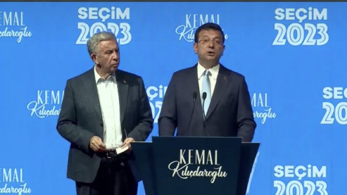 İBB Başkanı Ekrem İmamoğlu ve ABB Başkanı Mansur Yavaş CHP Genel Merkezi'nde açıklama yapıyor.

İmamoğlu:
"Anadolu Ajansı sıfırın altındadır, bitkisel hayata girmiştir. Anadolu Ajansı'na itibar etmeyin. Kendilerine inancımız yoktur."