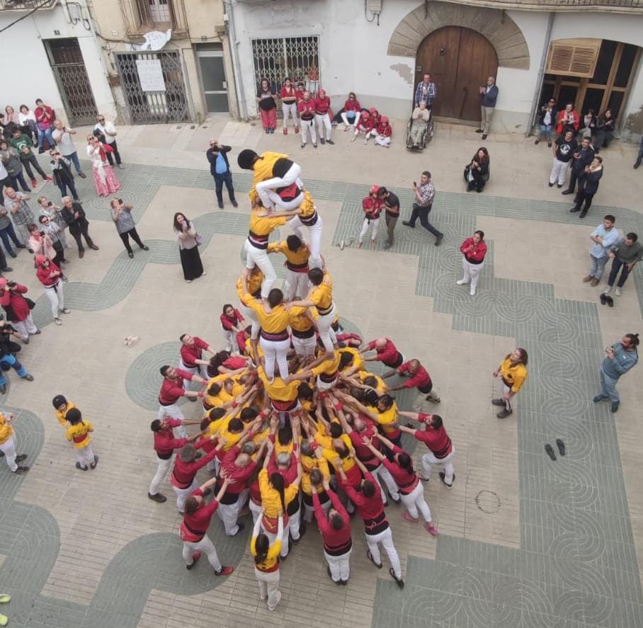 Floretesdelcamp's tweet image. Súperorgullosa d'haver estrenat avui la camisa groga a #Tremp  amb @MalfargatsDP .Colla petita però creixent , valenta, fent del #Pallars terra de castells. Força, equilibri, valor i seny. 💛✊🏽