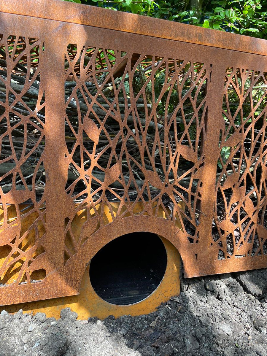 Martyn Wilson (@martynwilson11) on Twitter photo Earthy rust tones on my #RHSChelsea garden - bird boxes, a hedgehog nesting box, a water feature and the dead hedge feature.
It's been great to work with craftspeople on this design - <a href="/starkgreensmith/">Stark & Greensmith</a> Urbis Design and John Hollington Design.
#GardenDesign #WildlifeGarden Earthy rust tones on my #RHSChelsea garden - bird boxes, a hedgehog nesting box, a water feature and the dead hedge feature.
It's been great to work with craftspeople on this design - <a href="/starkgreensmith/">Stark & Greensmith</a> Urbis Design and John Hollington Design.
#GardenDesign #WildlifeGarden