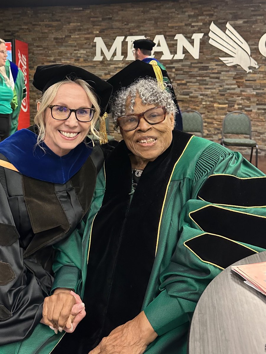 What an honor to meet Opal Lee! ⁦<a href="/MaybornUNT/">Frank W. and Sue Mayborn School of Journalism</a>⁩