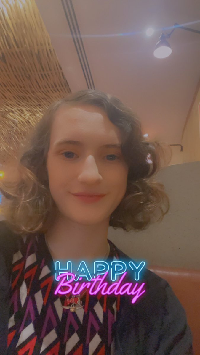 Emlou474's tweet photo. Throwback to this hair colour this time last year! Now its just a normal brunette! Bring along 22! https://t.co/x8HyzhsSx0