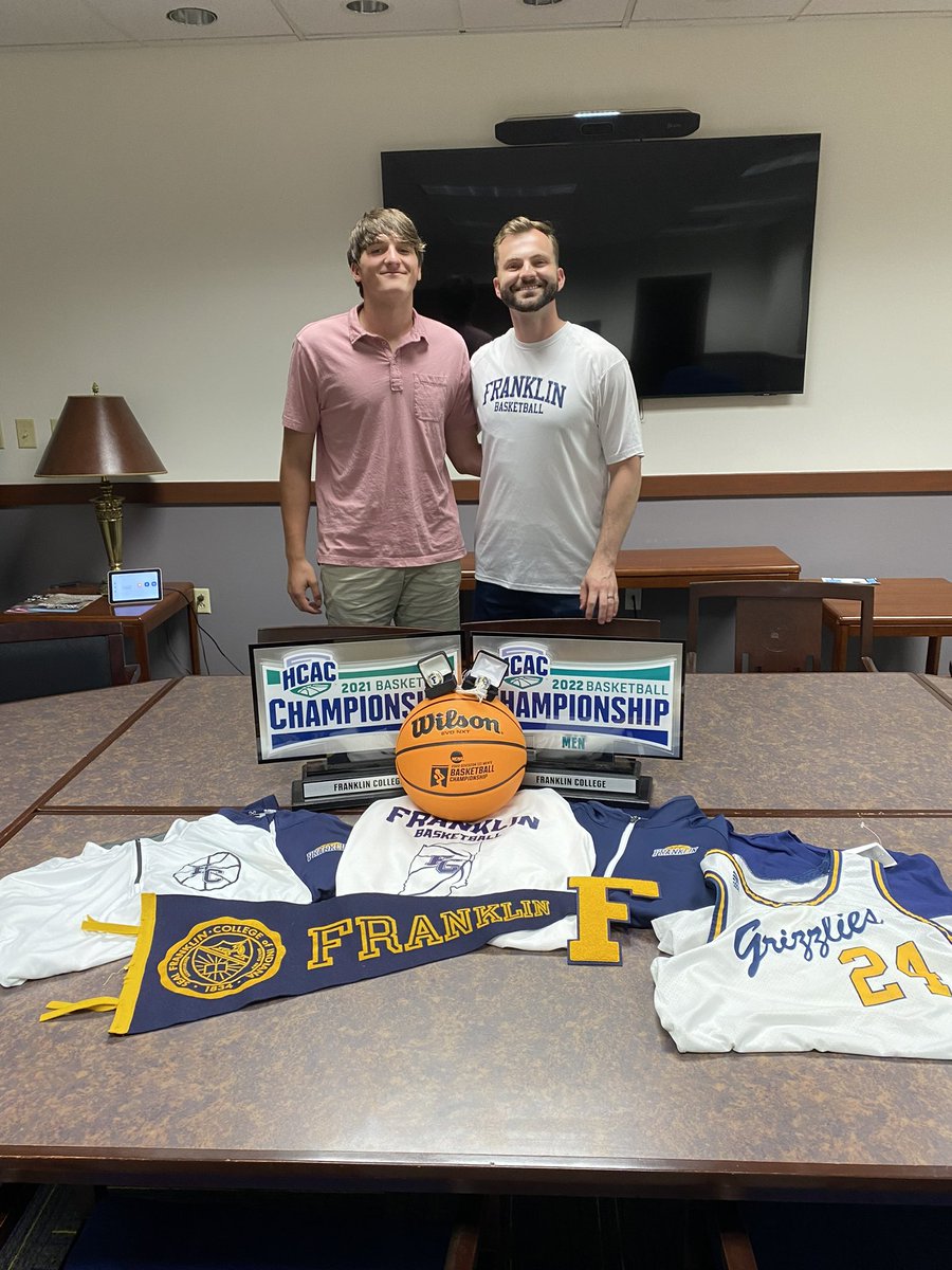 looney_jonah's tweet photo. Thank you @Hambino___  for a great visit at @FranklinCollege @FCGrizHoops! Go Grizzlies! https://t.co/VFinD3maOC