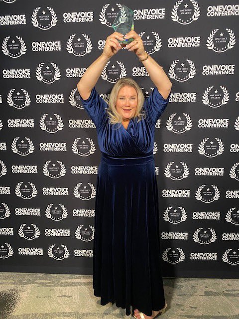 emmactopping's tweet photo. Well that was quite the weekend….and I won an award!!!

It was incredible enough to be shortlisted from 4000 entries!

Met loads of completely inspirational voice artists and made wonderful new friends. 

Thanks @OneVoiceConf and @GravyForBrain 

See you all next year! #ovc23 https://t.co/v3erIQEFWQ