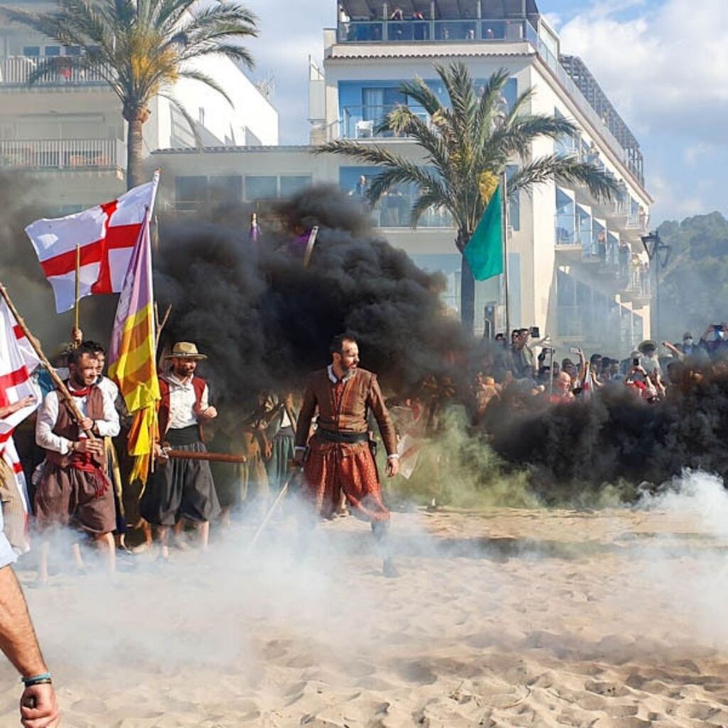 Piratenfest in Sóller

Die 22 Galeeren starke Flotte der Korsaren erreichte die Küste Mallorcas am 11. Mai 1561 nicht unbemerkt. Sóller als Ziel der Attacke war gewarnt worden, die Wachposten auf den Wehrtürmen in Alarmbereitschaft. Doch trotz aller Vorsorge begann das, was …