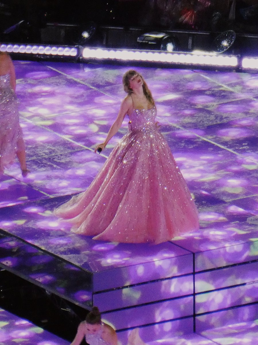 sara_breeding's tweet photo. Will be forever thinking about this night🪩💖 

#TheErasTour #nashvilletheerastour #TaylorSwift #Nashvillenight3 https://t.co/Qbt25DQfUM