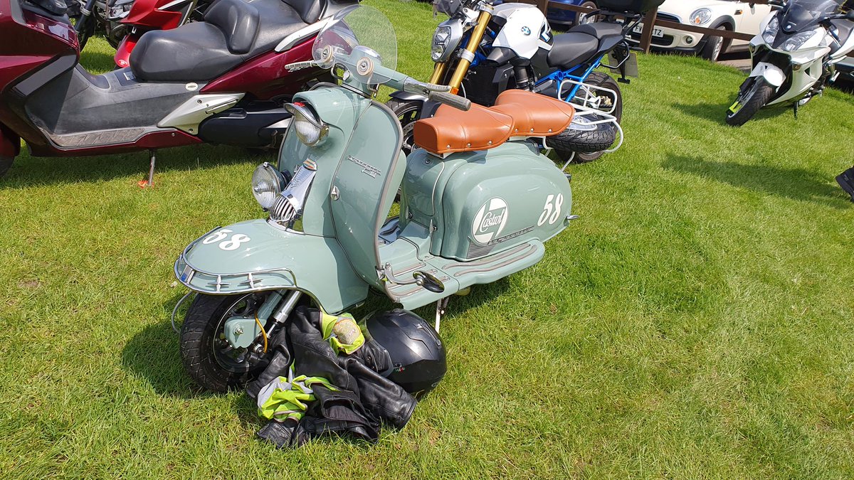 #ScooterSunday 
#ClassicBikes 
🛵