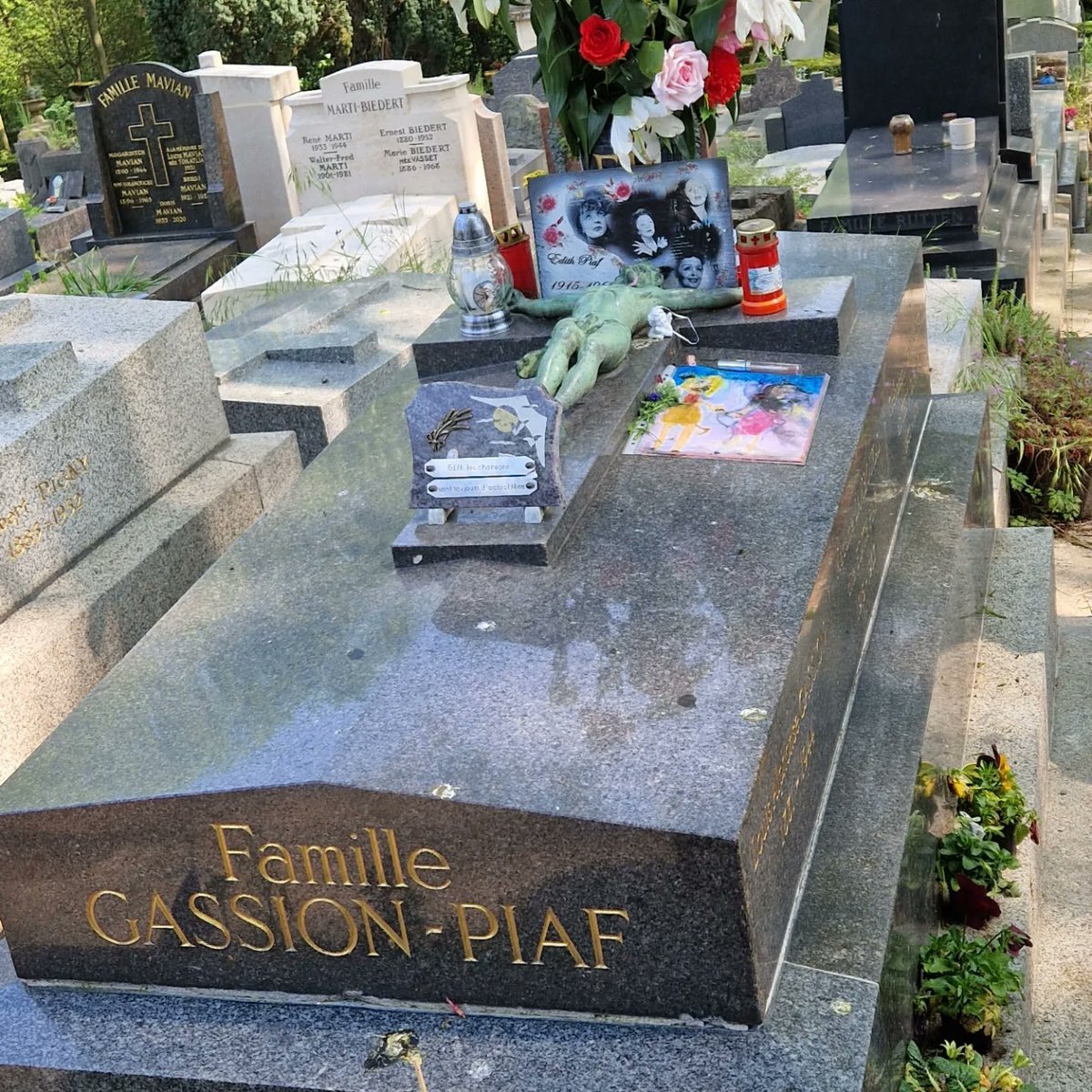 AStenvert tweet media