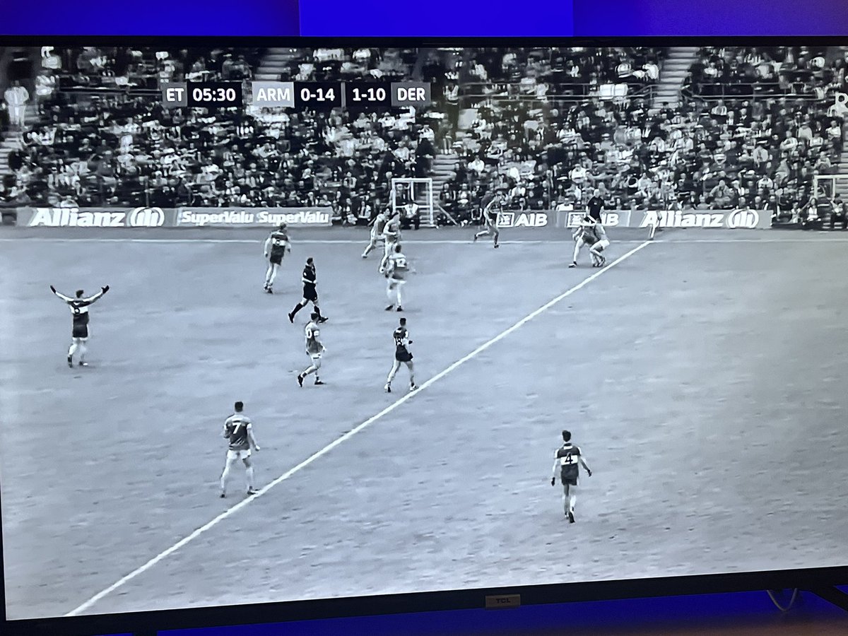 Could they not have worn different jerseys? 🫠 Watching in B&amp;W the only way to tell apart at all #derryVarmagh #UlsterFinal #sundaygame 🔴🟠