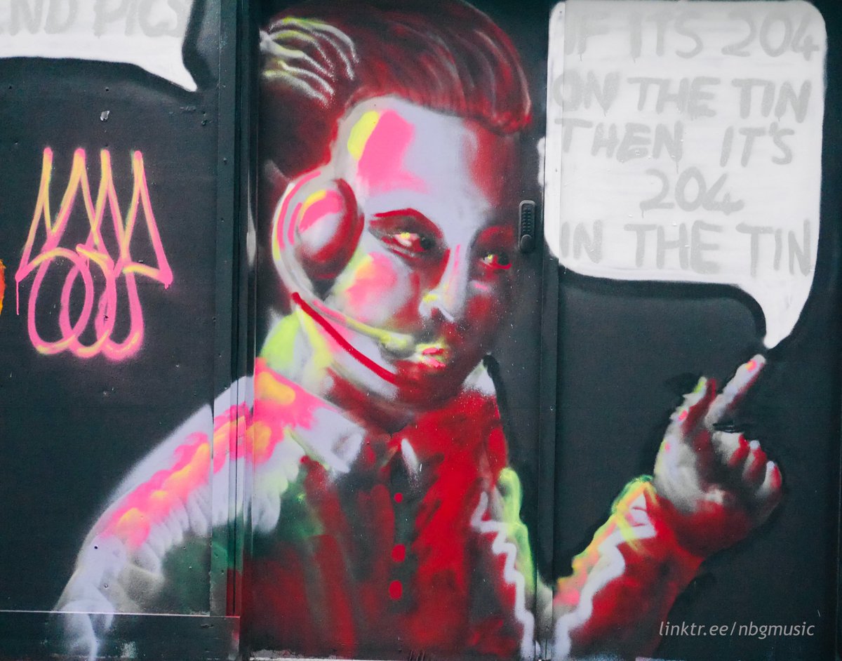 thebks's tweet photo. #spraycanart #streetphotography #london 
https://t.co/9ZBkxgUFIc https://t.co/PY4gJFFOHX