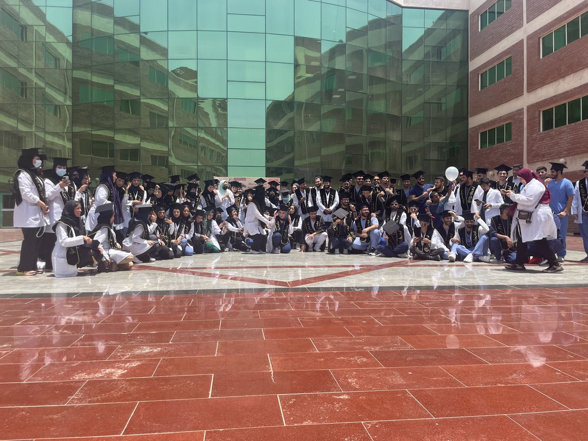 Sarah_mu612's tweet photo. You know what !!
This moment deserve to sacrifice for it 👩🏼‍🎓🥹🤍🤍. 

#imed23 https://t.co/OheQ406HLb