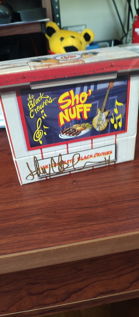 David &amp; Ian at <a href="/stateofamorica/">State of Amorica Podcast</a> podcast are just absolutely top shelf when it comes to making their Patreon subscribers feel special. I send them basically 2 coffees a month and they shipped me a <a href="/theblackcrowes/">The Black Crowes</a> box set with <a href="/johnnycolttv/">johnnycolt</a> 's signature on it. I mean what?! Come on!