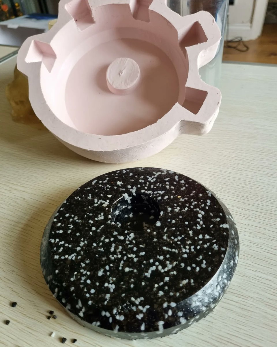 Bowlerman76's tweet photo. The first test pour.

#siliconemold #siliconemolds #fiberglass
#videogames #resin #resinart #WIP #fakestone https://t.co/BqTzlyEN1G