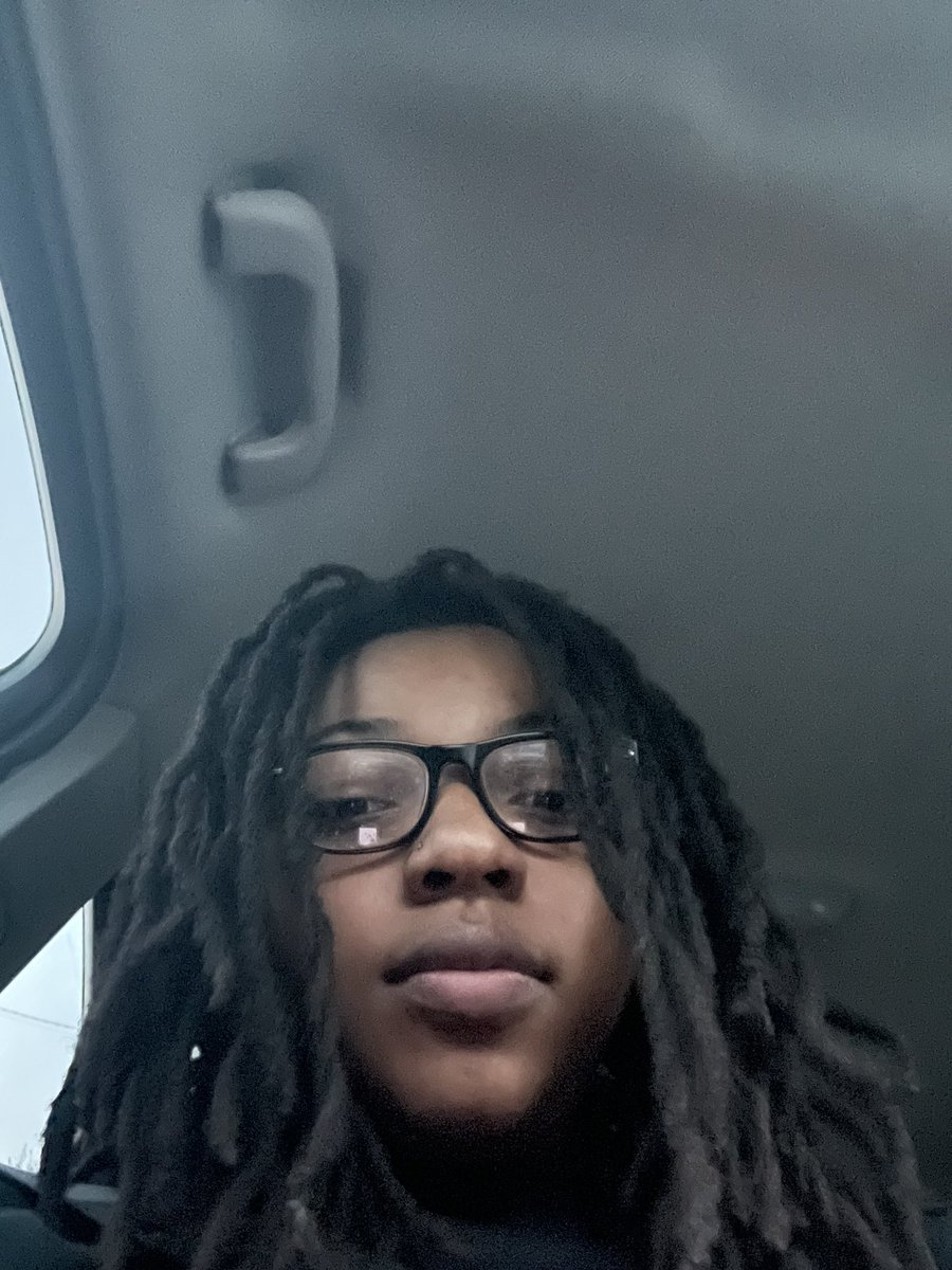 boldmovekay's tweet image. 😎 19