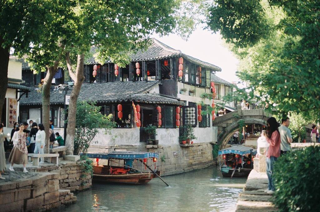 imaxweller's tweet photo. #江南水乡
.
#苏州 #甪直 #胶片苏州
#luzhi #suzhou
#exploresuzhou #imaxwellerexploresuzhou
#canonae1 #film #fujifilm #fujicolorc200
#imaxweller20230430 https://t.co/WDyrs73QbS https://t.co/CbuUx8Qj2T