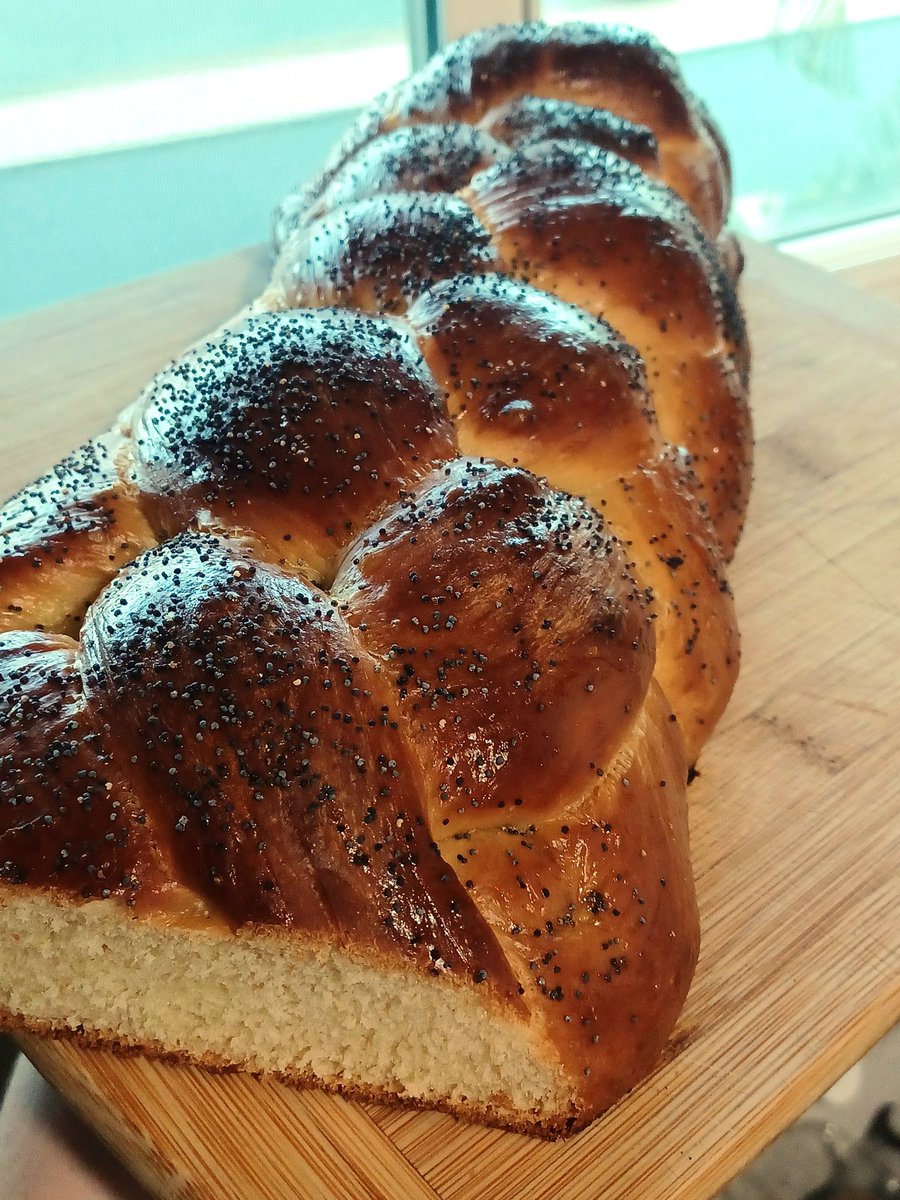 gingerhaole's tweet photo. A little late for #BakingWithAziraphale, but @Khiroptera and I had a baking day! They made a stunning Sephardic challah we ate with guava jam, and I made a carrot cake for their birthday. Delicious! ❤️ https://t.co/mTSaJpmnfp