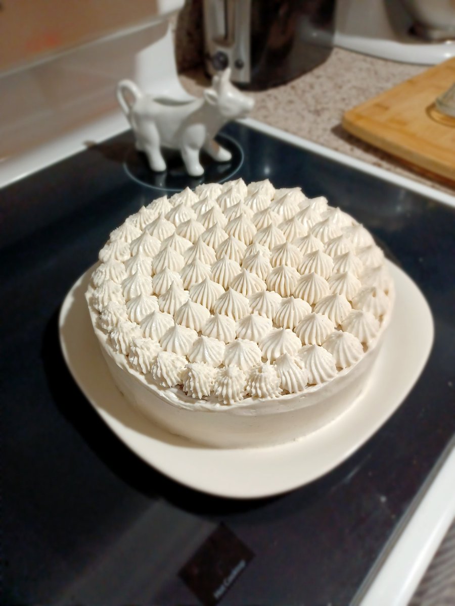 gingerhaole's tweet photo. A little late for #BakingWithAziraphale, but @Khiroptera and I had a baking day! They made a stunning Sephardic challah we ate with guava jam, and I made a carrot cake for their birthday. Delicious! ❤️ https://t.co/mTSaJpmnfp
