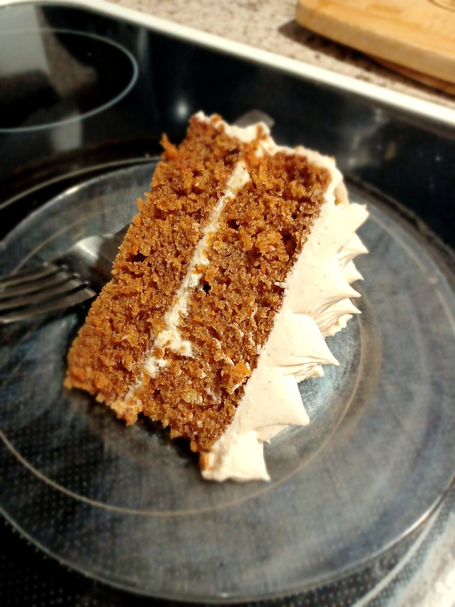 gingerhaole's tweet photo. A little late for #BakingWithAziraphale, but @Khiroptera and I had a baking day! They made a stunning Sephardic challah we ate with guava jam, and I made a carrot cake for their birthday. Delicious! ❤️ https://t.co/mTSaJpmnfp