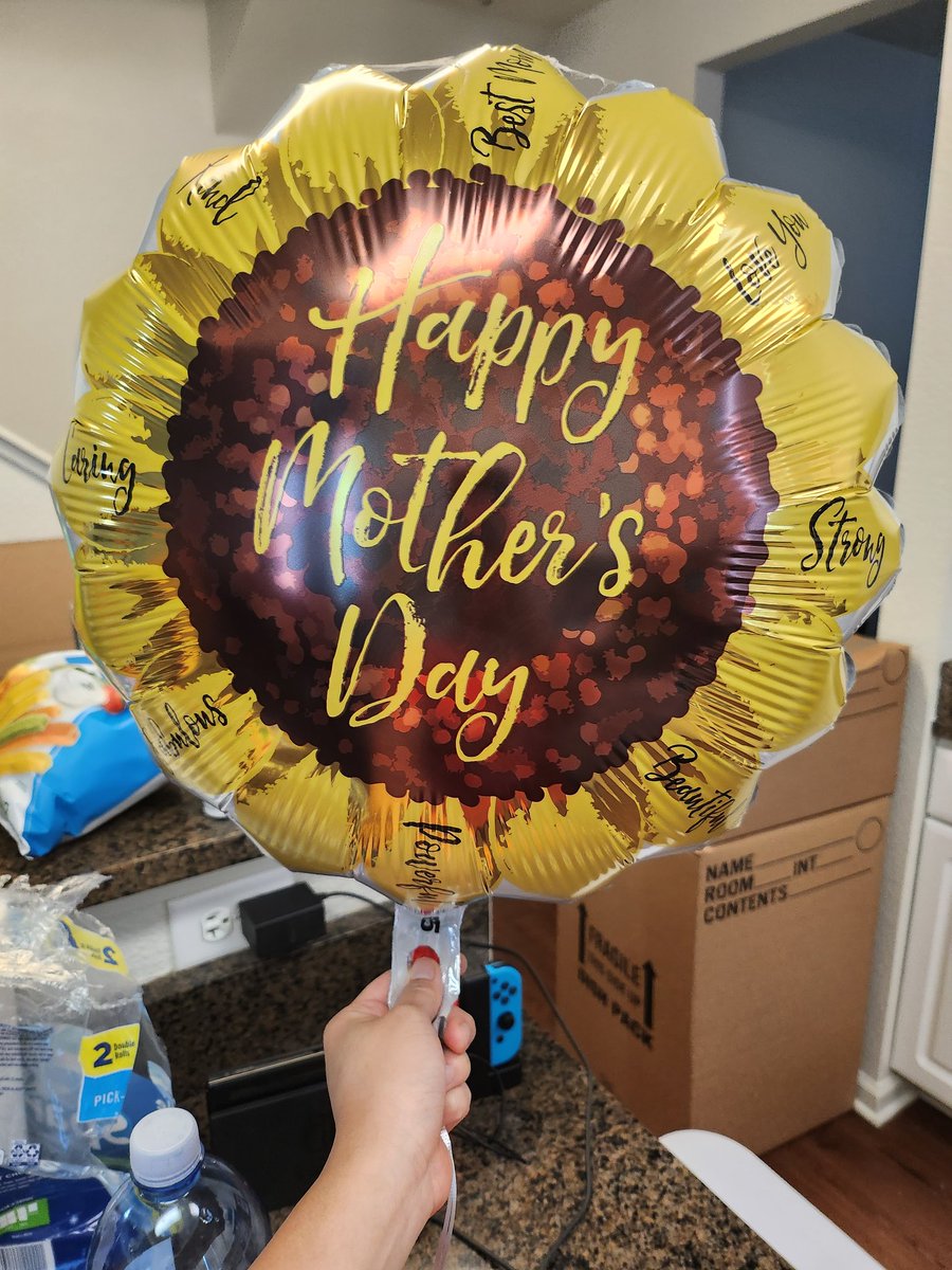kpnd84's tweet photo. This year, celebrating a little different.
All the household goods got packed up on Friday.
Tmrw it will be loaded up onto the truck. Then on it way to our forever home in Georgia. 
Our 7th and final move. 
#militaryfamily
#lastmove https://t.co/SHuEm0CET0