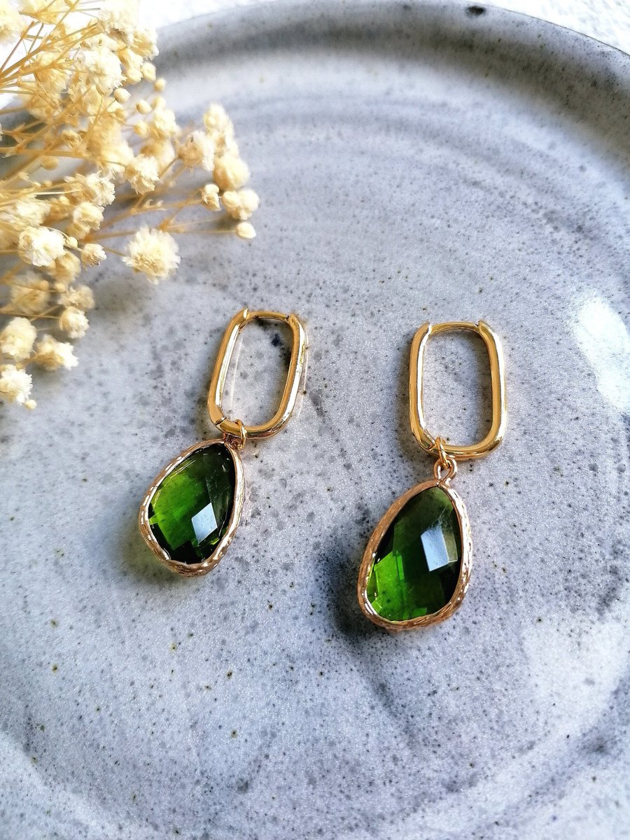 Thanks for the kind words! ★★★★★ 'Lovely earrings!' Bee C. etsy.me/3pCuZYC #etsy #oval #women #yes #gold #anniversary #green #cubiczirconia #pushback #bohohippie