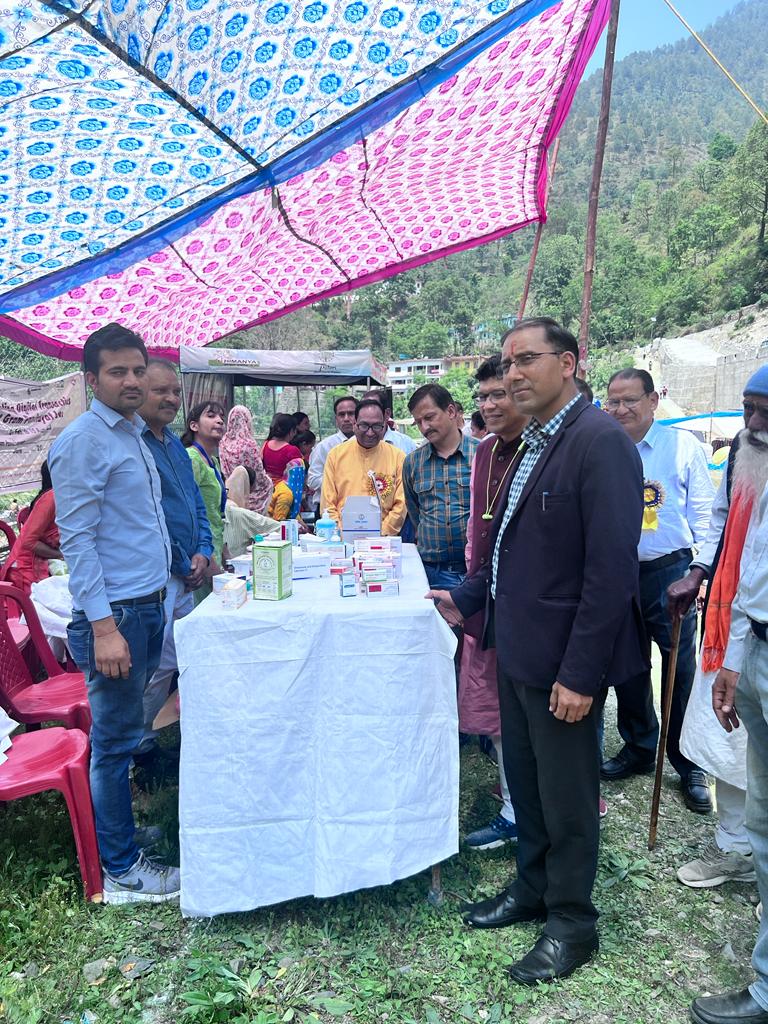 usrlmchamoli's tweet photo. दिनांक 13 मई 2023  जिला विकास अधिकारी महोदय जी द्वारा आदिबद्री मेले में NRLM के स्टॉल, डीजीपी कैंप का उद्घाटन किया. एवं  मनरेगा, प्रधानमंत्री आवास व ग्राम  विकास की विभिन्न योजनाओं का निरीक्षण किया गया |
@ChamoliDm @cdo_chamoli @drkohlib4u @USRLMDehradun @UsrlmOfficial @MoRD_GoI https://t.co/9tkxhZCSPY