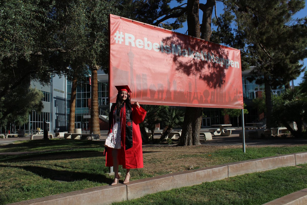 mchlrsw's tweet photo. UNLV FILM FOREVER ❤️🎓✨ #unlvfilm #unlvgrad #unlvfinearts https://t.co/mRSPR8hEnA